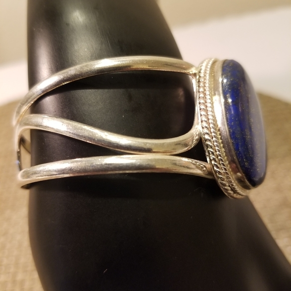 CLASSY BRACELET NWOT - Picture 4 of 10